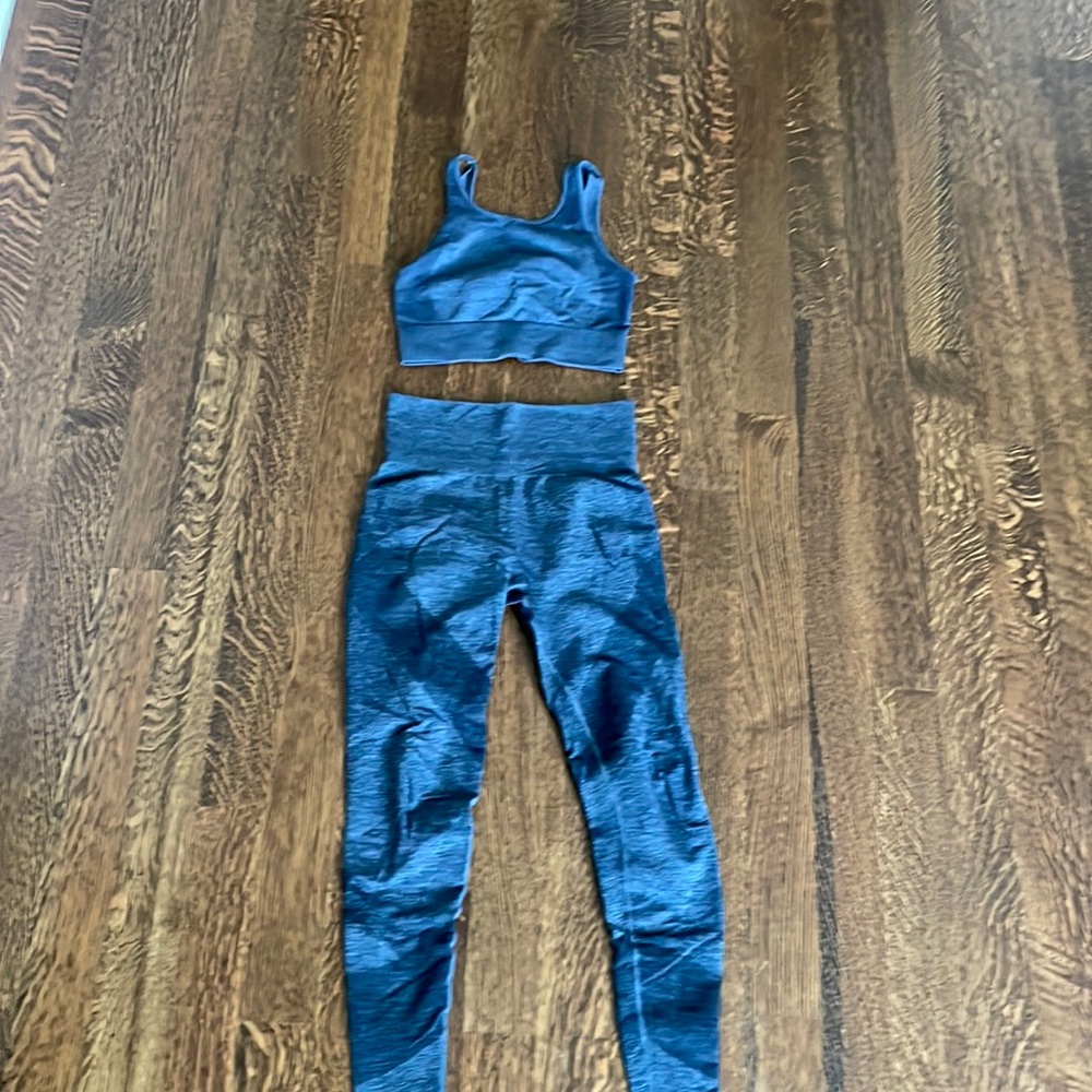 H&M Athletic Set - Picture 5 of 8